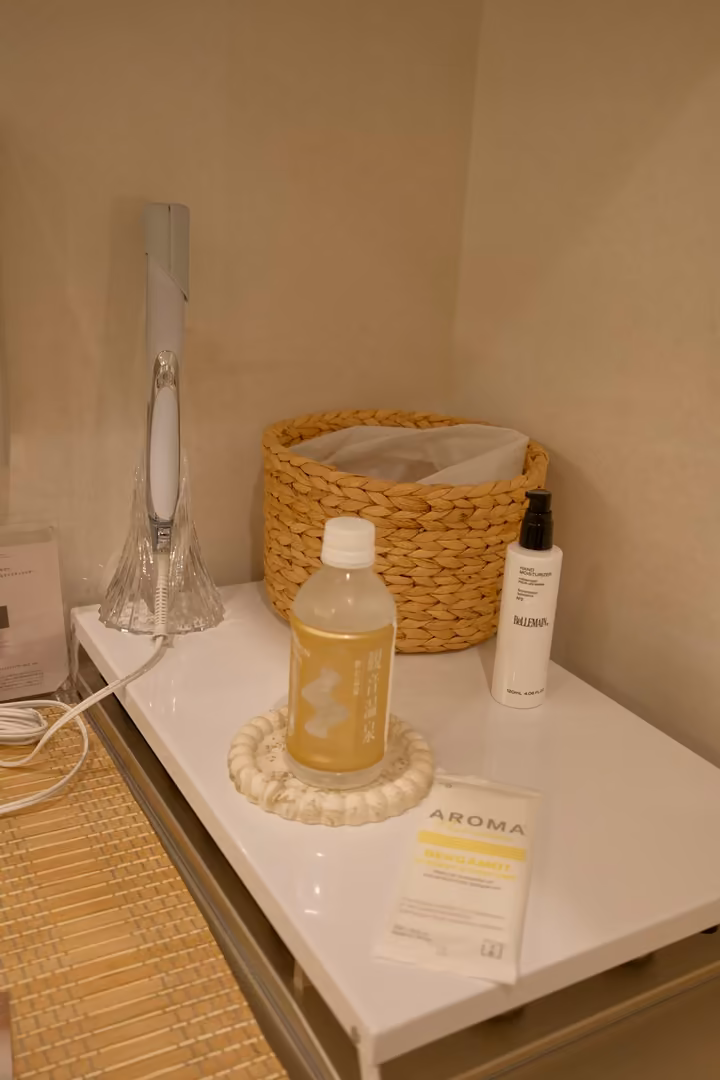 温泉水やハンドケア用品などのアメニティ